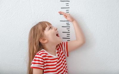 Crescimento: conheça as causas da baixa estatura na infância