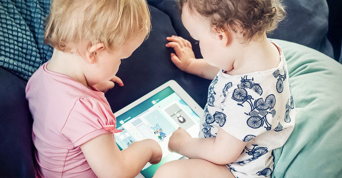 Crianças obcecadas por écrans falam menos com os pais