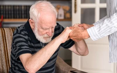 Parkinson: novo fármaco pode retardar rápida progressão da doença