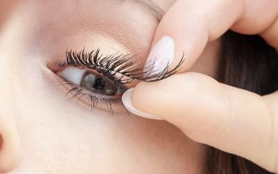 Estética: pestanas postiças põem em risco saúde ocular