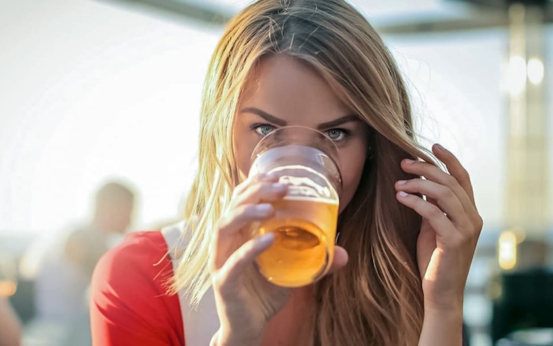 Determinadas bebidas podem acelerar o envelhecimento da pele Determinadas bebidas podem acelerar o envelhecimento da pele