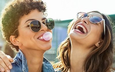 Pastilhas elásticas libertam microplásticos na boca das pessoas