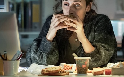 Stress: por que razão alguns têm fome e outros perdem o apetite?