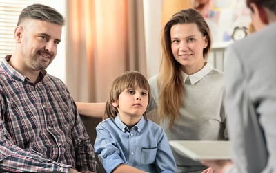 Psicoterapia pai-filho pode ajudar crianças traumatizadas
