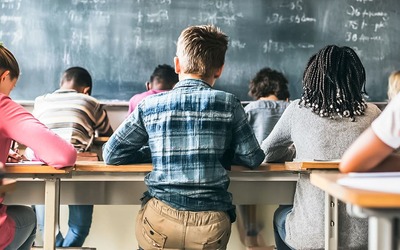 Aumento nos níveis de chumbo associado a pior desempenho escolar
