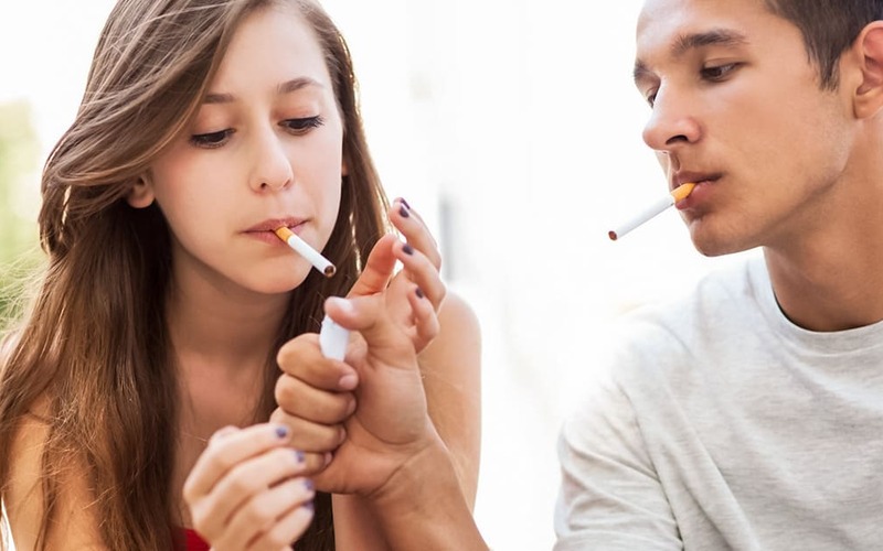 Tabaco e e-cigarros elevam risco de depressão em adolescentes