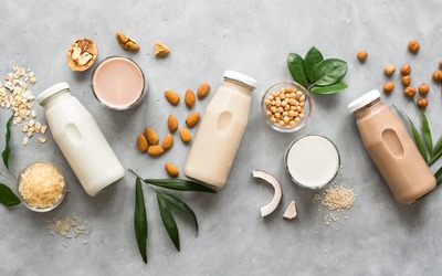 As bebidas vegetais são mesmo uma boa alternativa ao leite?