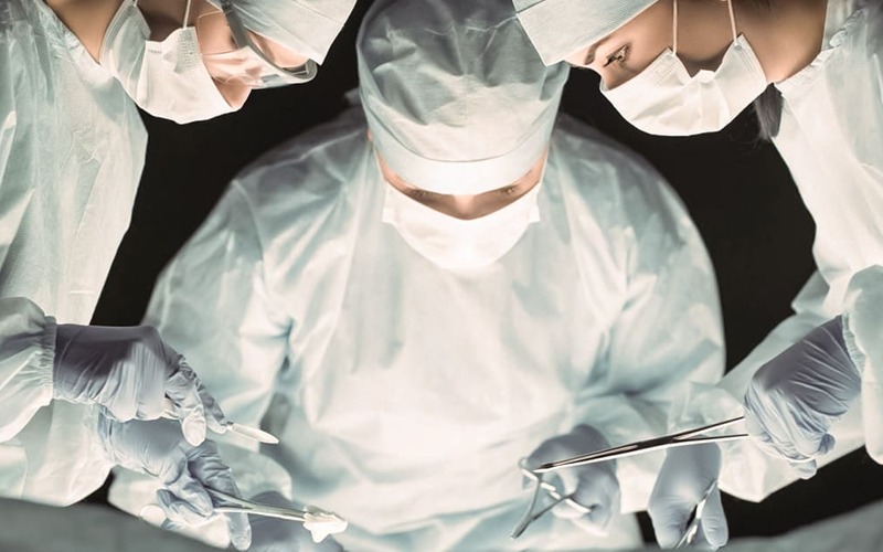 Estudo sugere que cirurgiões correm maior risco de cancro Estudo sugere que cirurgiões correm maior risco de cancro