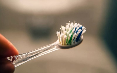 Conhece os sinais de que uma escova de dentes deixou de ser útil?
