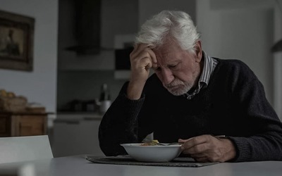 Osteoporose: não tomar pequeno-almoço e jantar tarde eleva risco