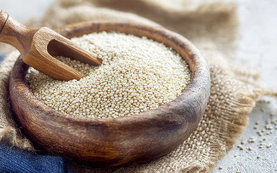 Quinoa é um superalimento que previne a esteatose hepática