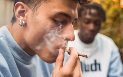 Uso precoce de canábis está associado a problemas de saúde