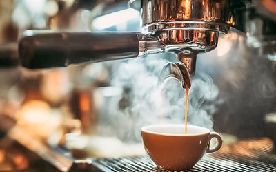 Quanto tempo se deve esperar entre um café e outro?