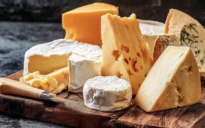 Estudo associa queijos ricos em gordura a menor risco de demência