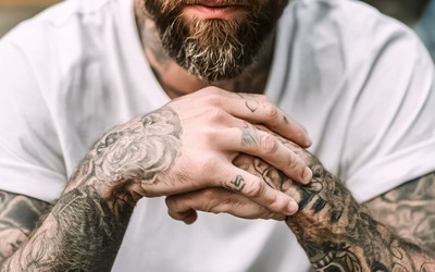 Notícias - Pessoas muito tatuadas podem ter mais propensão para constipações