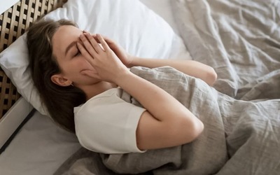 Dorme mal fora de casa? A ciência explica porquê