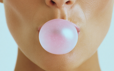 Durante quanto tempo é saudável mastigar pastilha elástica?