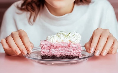 Sentir sempre desejo por doces pode indicar candidíase intestinal