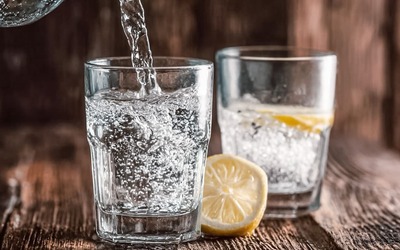 Sabe o que acontece quando bebe água com gás todos os dias?
