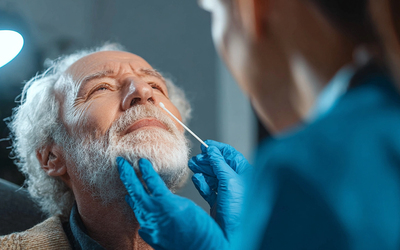 Teste com esfregaço nasal deteta sinais precoces de Alzheimer