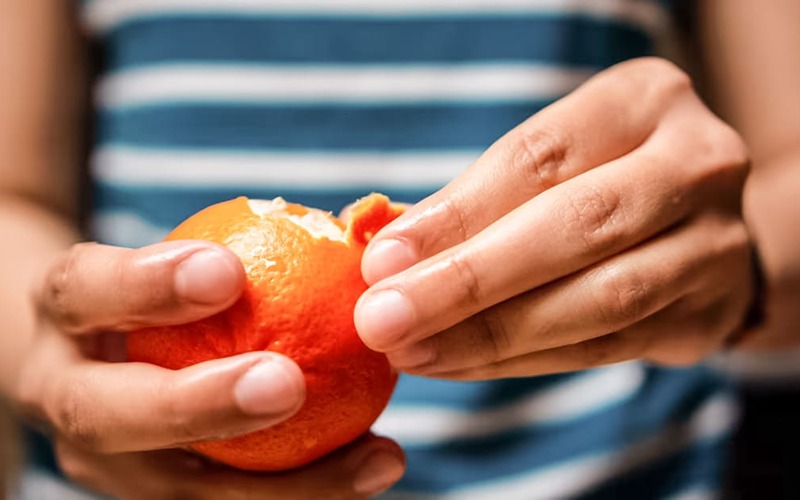Comer laranjas diariamente reduz a gordura do fígado