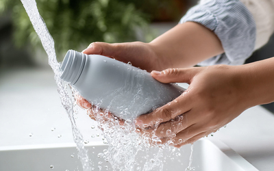 Má higiene das garrafas reutilizáveis pode causar problemas