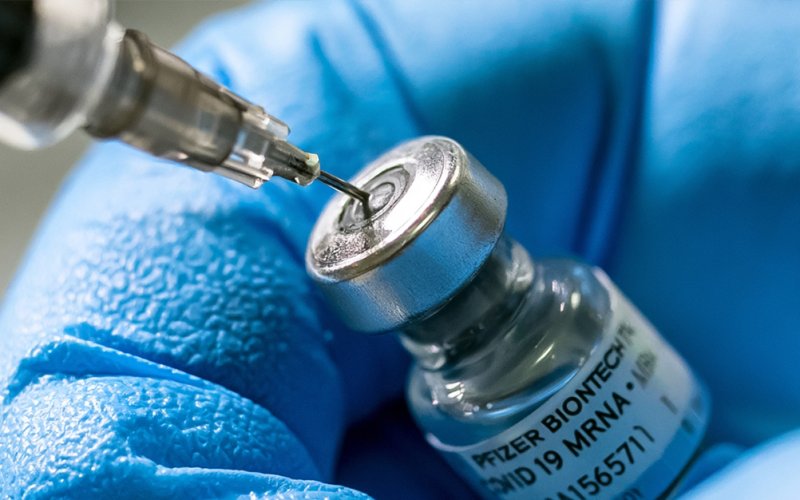 Vacinas de RNA mensageiro contra a covid-19 são seguras e eficazes, revela estudo