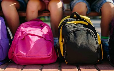Peso das mochilas escolares pode causar dores e problemas posturais