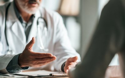 Médicos tarefeiros contra redução de valores ponderam suspenção